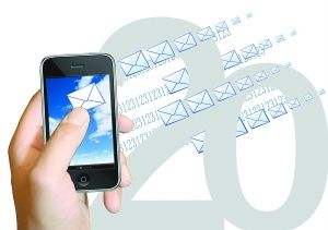 紅楓葉短信平臺：短信平臺如何幫助大學(xué)生找工作